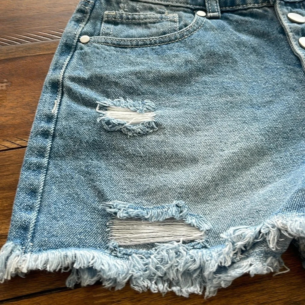 NWT BP Shorts Blue Denim High Rise Distressed Raw Fringe Hem Size 26 Button Fly - Picture 4 of 11